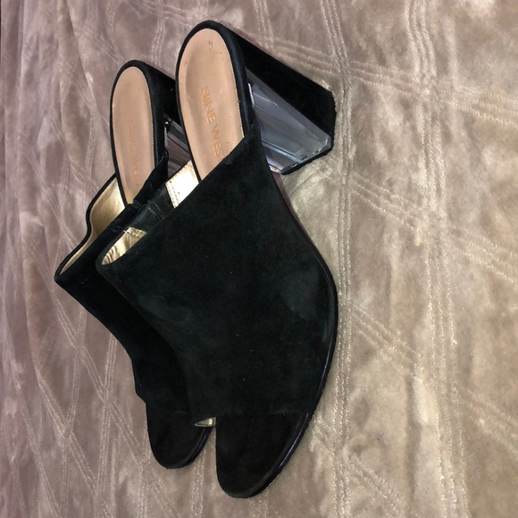 Heels - Picture 2 of 3